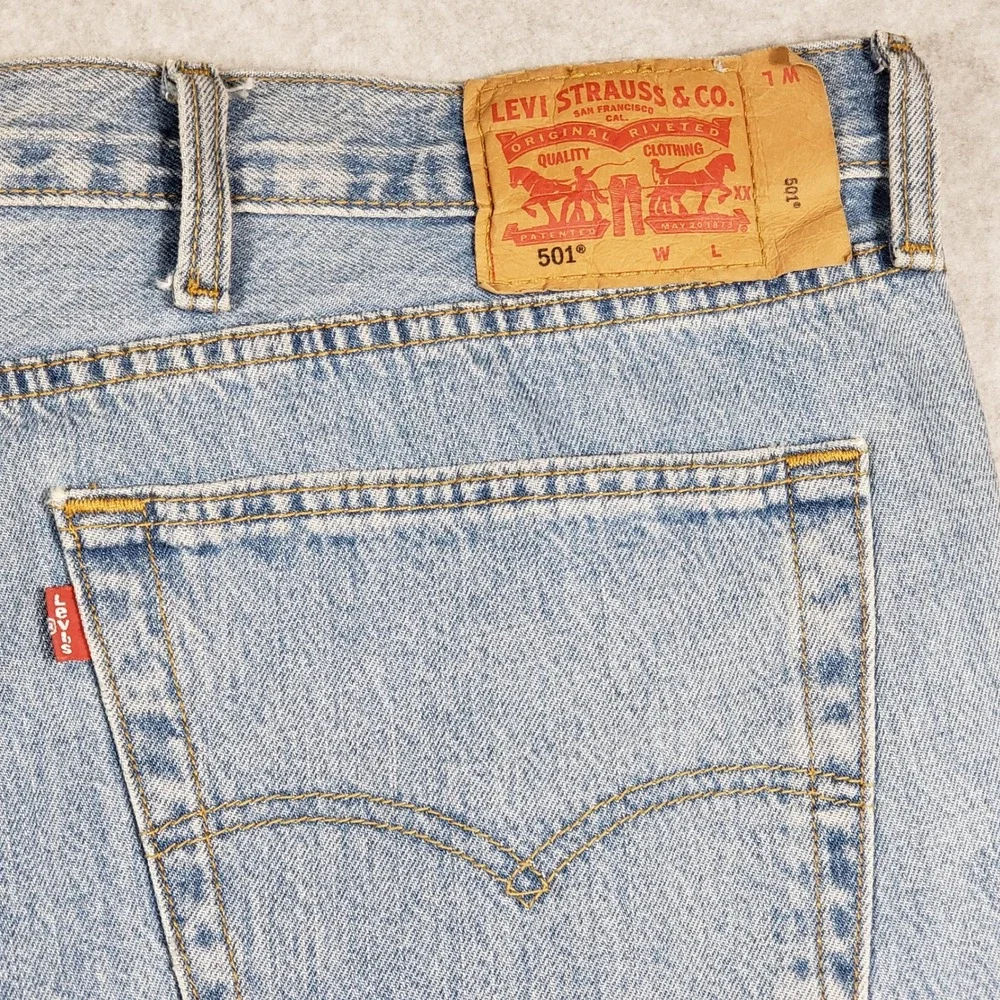 Classic Levi's 501‎ Mens Light Wash Straight Leg Button Fly Jeans W58 L30